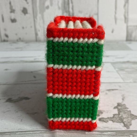 Vtg Set 4 Plastic Canvas Yarn Poinsettia COASTERS Red Green Christmas Handmade - Picture 2 of 7